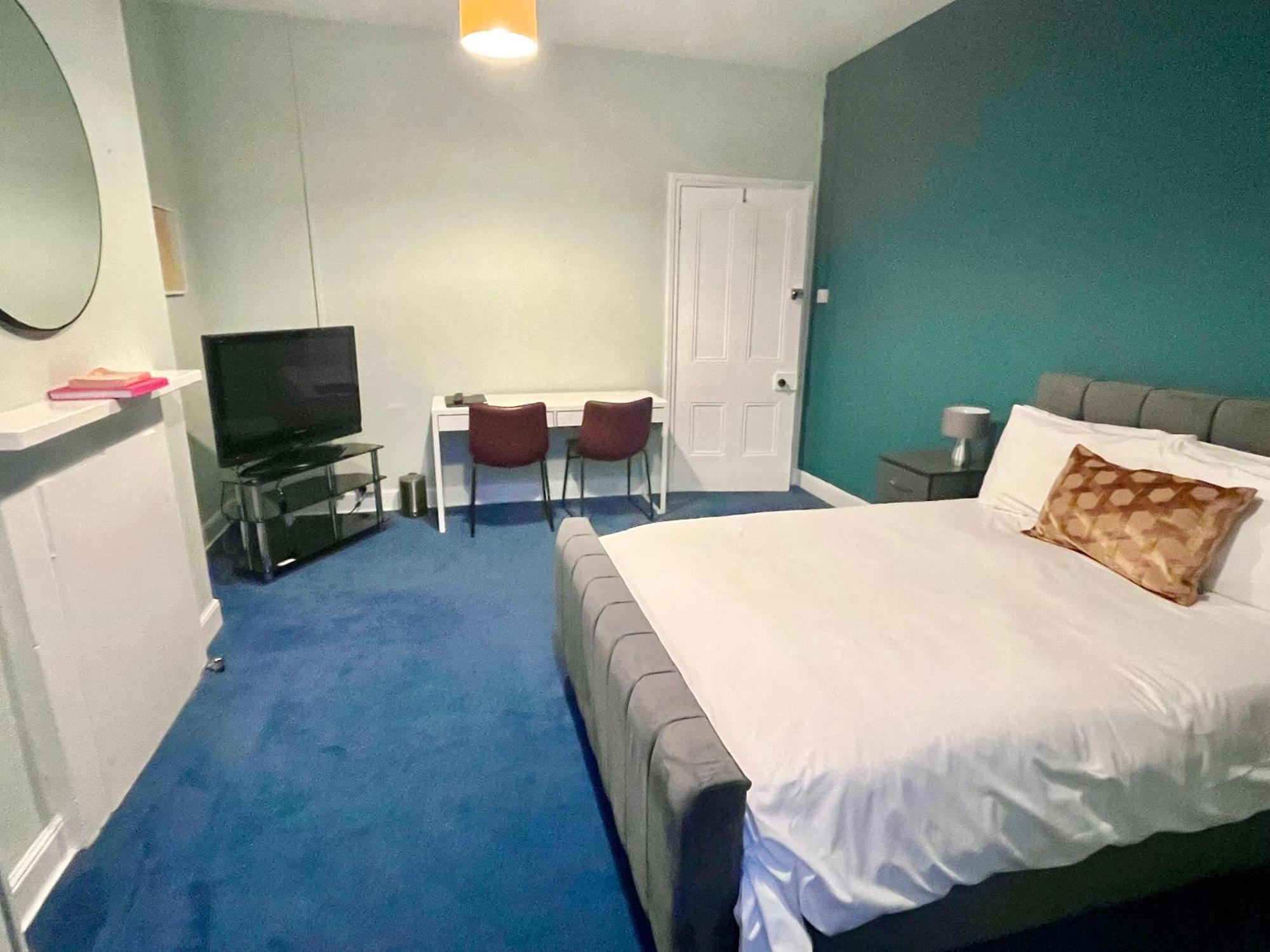 The Blue Piano Guesthouse Birmingham Oda fotoğraf